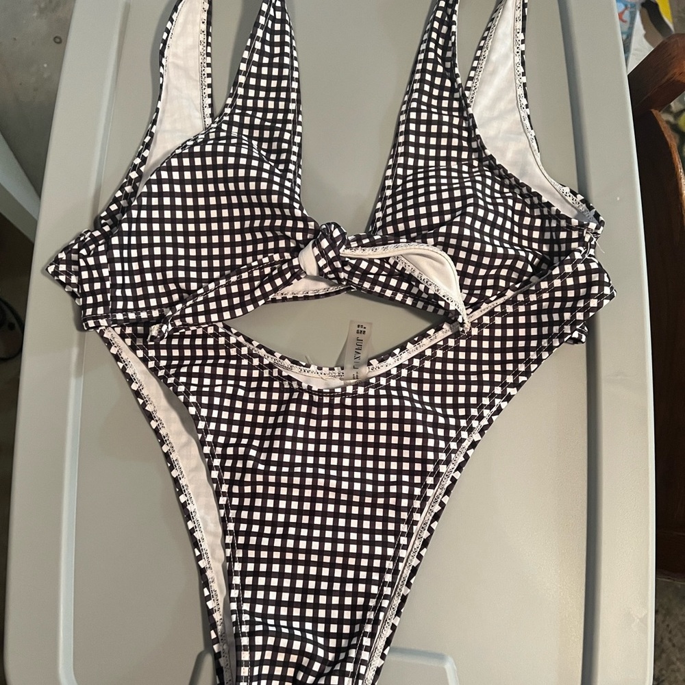 🤍 Black and white two piece bikini set